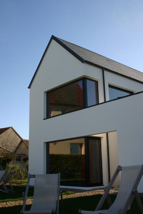 Arromanches: Beachfront Retreat Near Bayeux Apartment